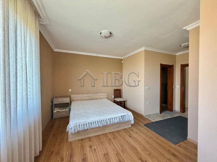 Image No.16-4 Bed House for sale