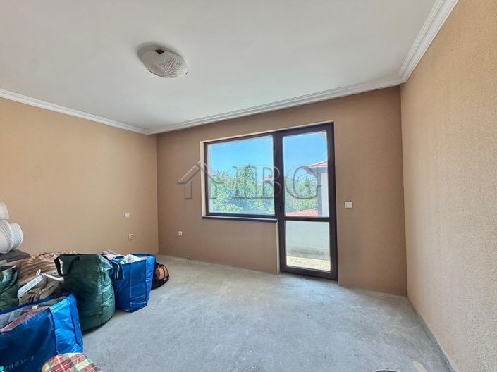Image No.19-4 Bed House for sale