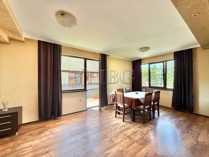 Image No.8-4 Bed House for sale