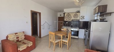 2-bedroom-aprtment-sunny-day-3-22