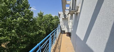 2-bedroom-aprtment-sunny-day-3-5