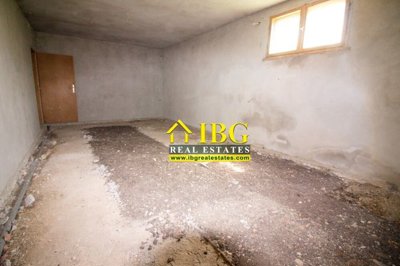 cheap-house-in-the-end-of-the-village-41