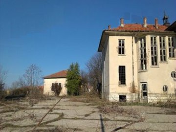 large-building-big-plot-of-land-30-min-ruse-1