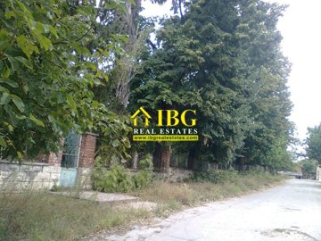 large-building-big-plot-of-land-30-minutes-to