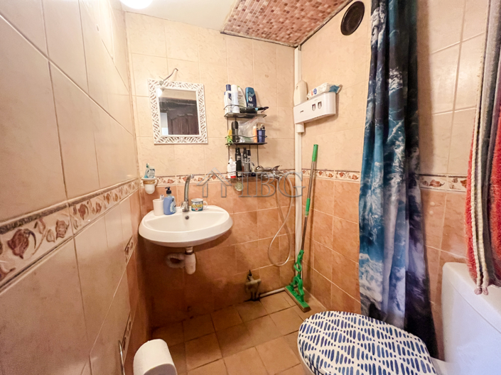 Image No.20-4 Bed House for sale