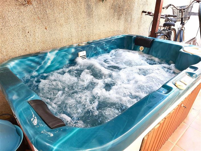 Image No.12-4 Bed Property for sale