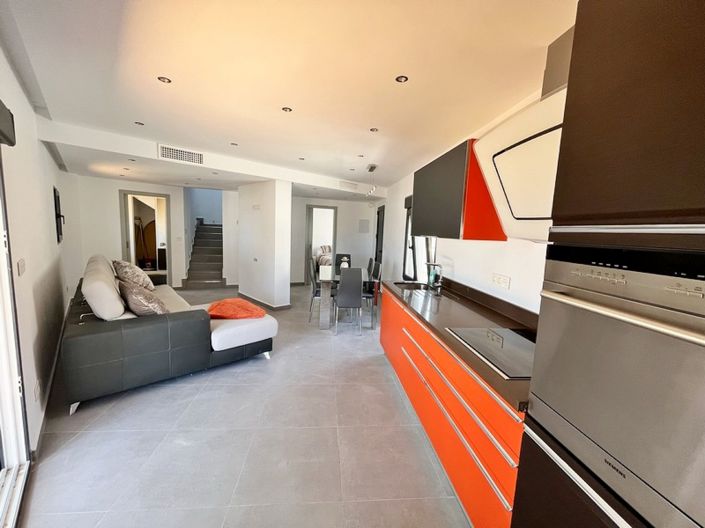 Image No.13-4 Bed Property for sale