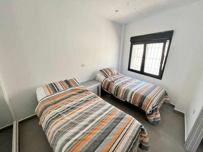 Image No.4-4 Bed Property for sale