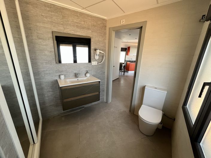 Image No.7-4 Bed Property for sale