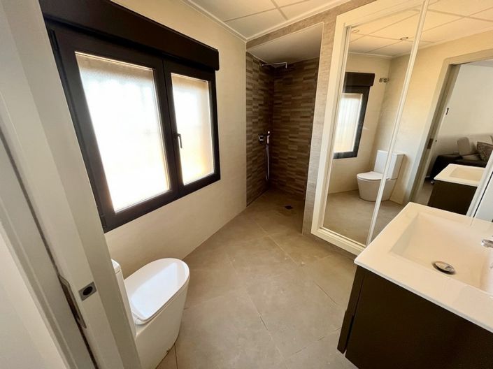 Image No.8-4 Bed Property for sale