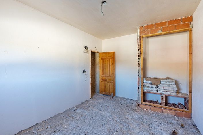 Image No.12-12 Bed Villa for sale