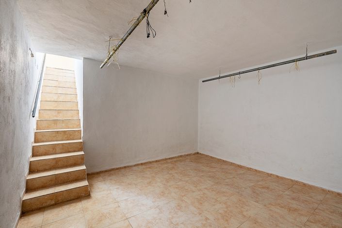 Image No.8-12 Bed Villa for sale