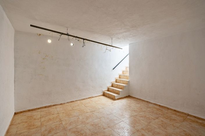 Image No.9-12 Bed Villa for sale