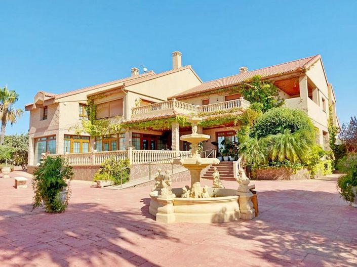 Image No.1-5 Bed Villa for sale