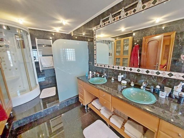 Image No.17-5 Bed Villa for sale