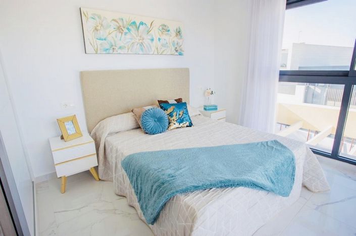 Image No.10-3 Bed Property for sale