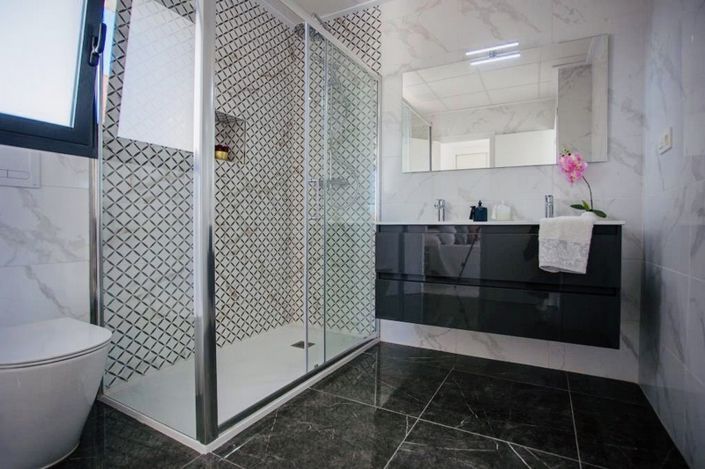 Image No.15-3 Bed Property for sale