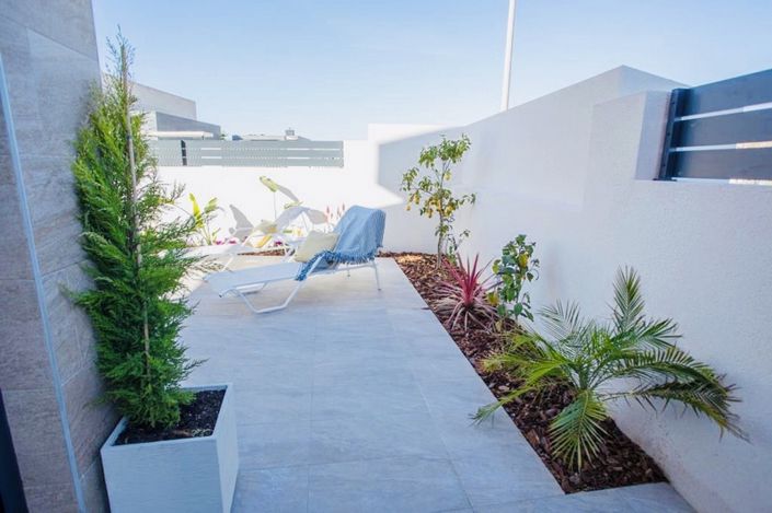 Image No.17-3 Bed Property for sale