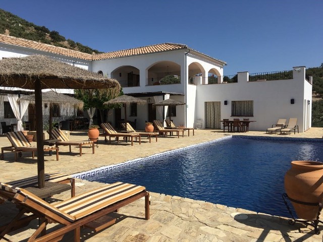 Image No.1-9 Bed Property for sale