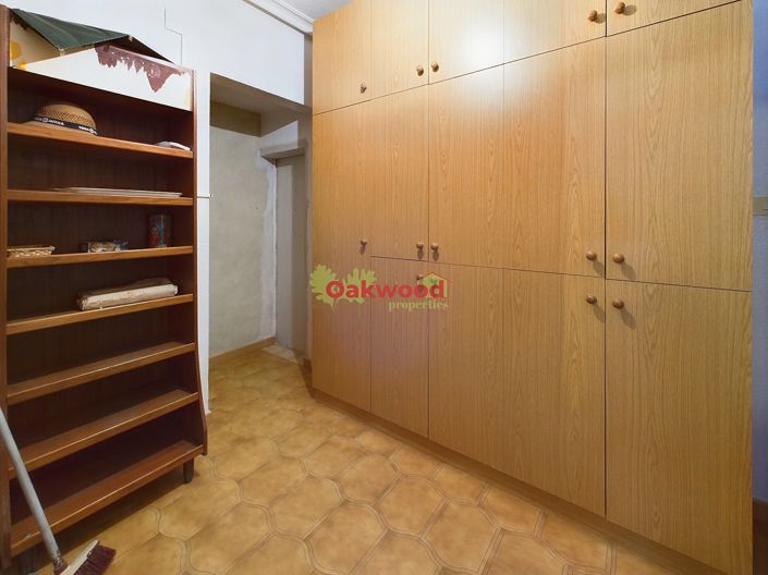 Image No.13-8 Bed Property for sale