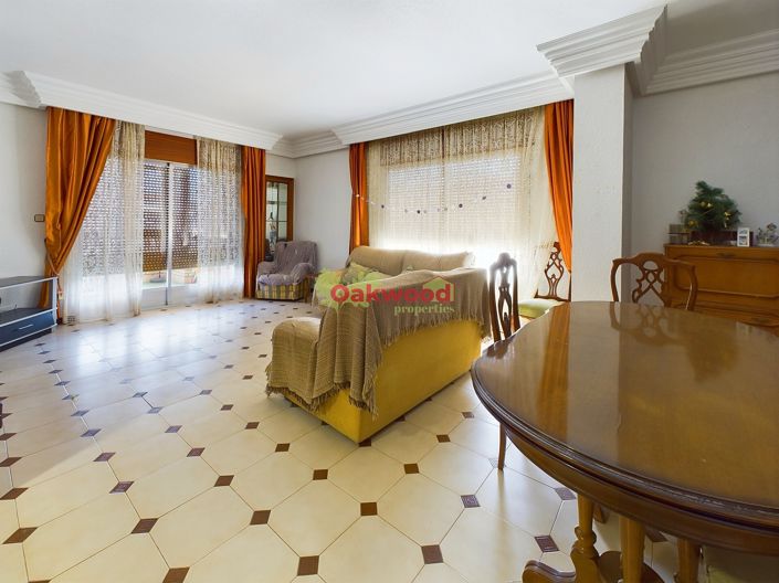 Image No.14-8 Bed Property for sale