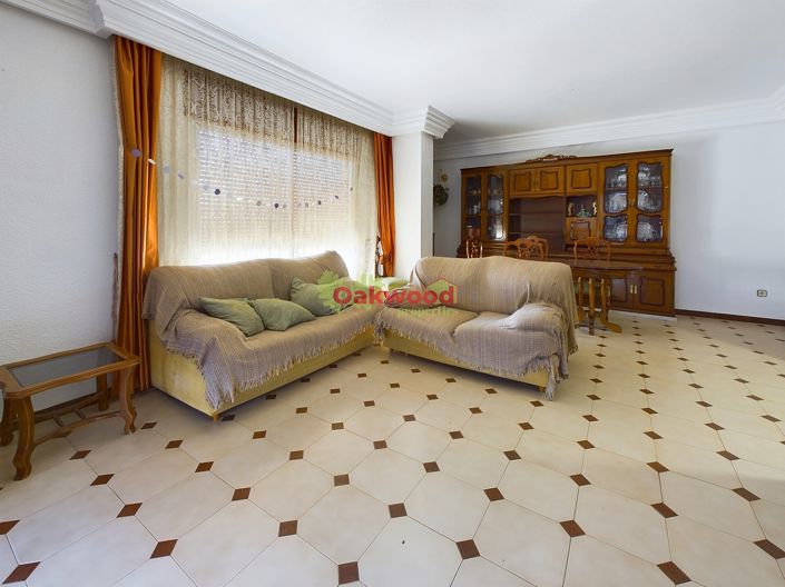 Image No.15-8 Bed Property for sale