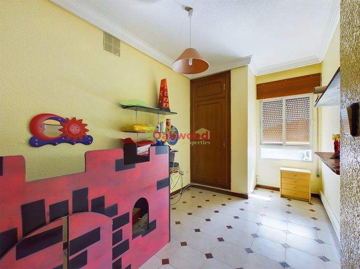 Image No.17-8 Bed Property for sale