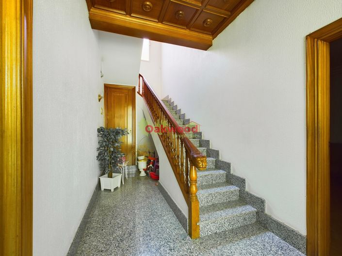 Image No.2-8 Bed Property for sale