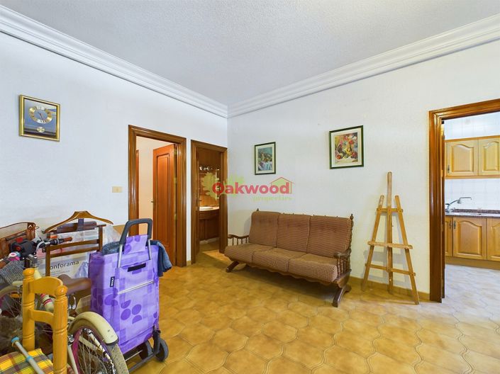 Image No.22-8 Bed Property for sale