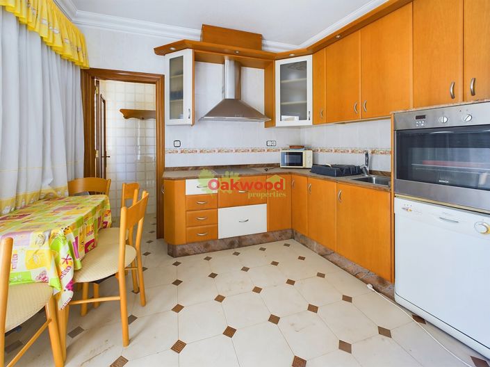 Image No.24-8 Bed Property for sale