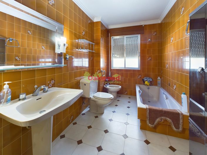 Image No.29-8 Bed Property for sale