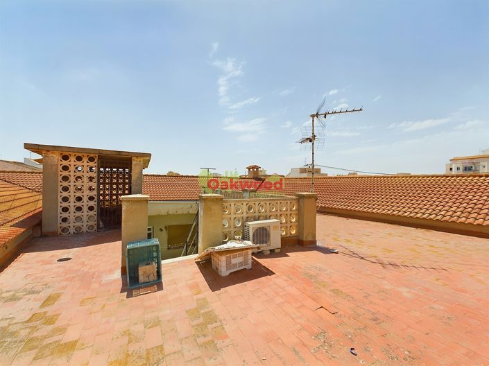 Image No.30-8 Bed Property for sale