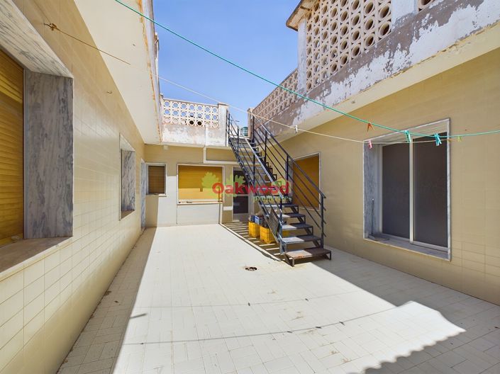 Image No.31-8 Bed Property for sale