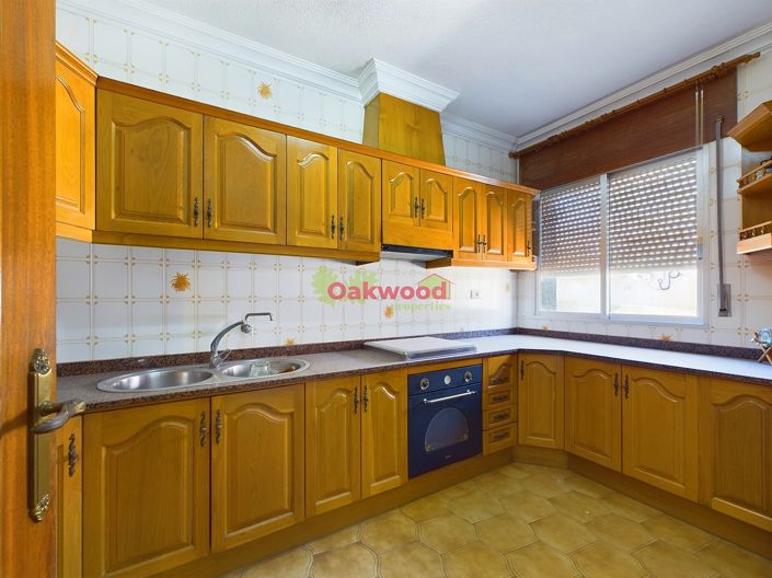 Image No.4-8 Bed Property for sale