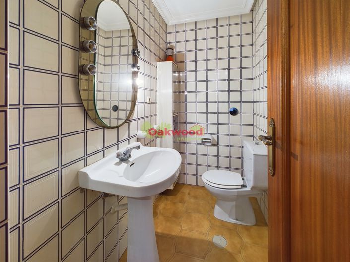 Image No.6-8 Bed Property for sale