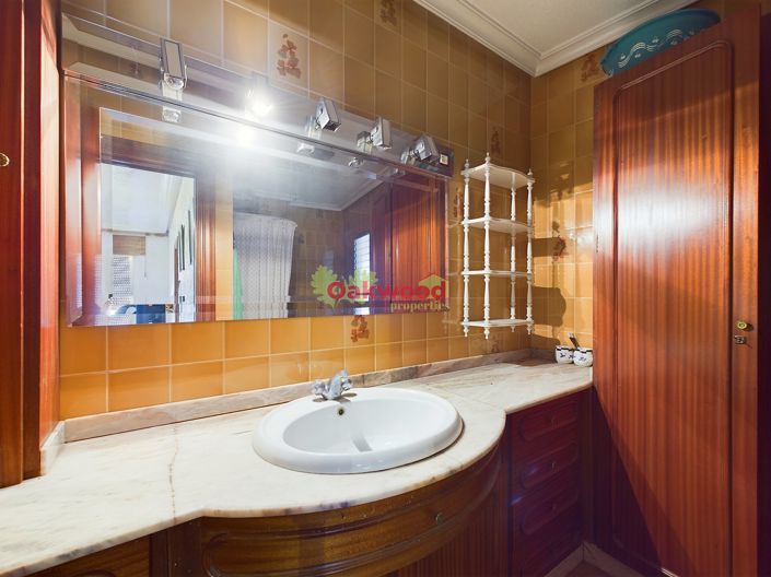 Image No.8-8 Bed Property for sale