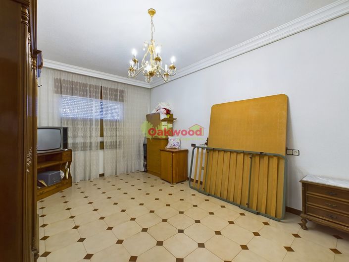 Image No.9-8 Bed Property for sale