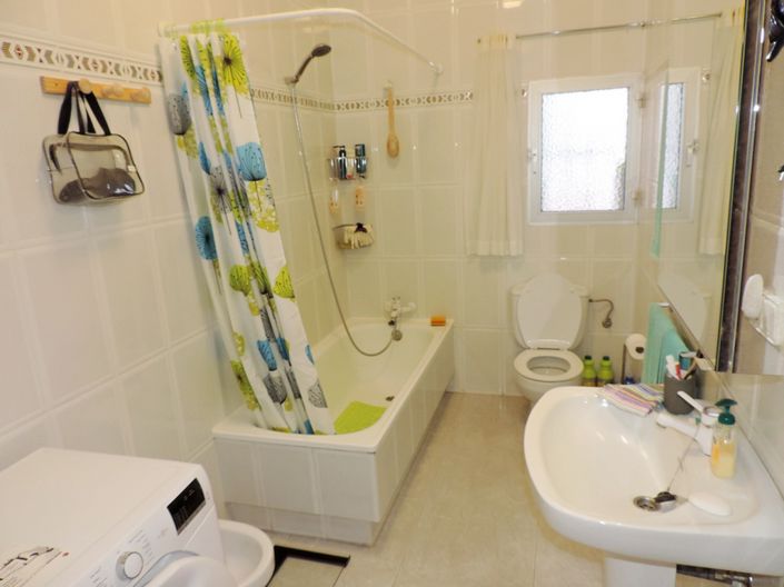 Image No.12-4 Bed Property for sale