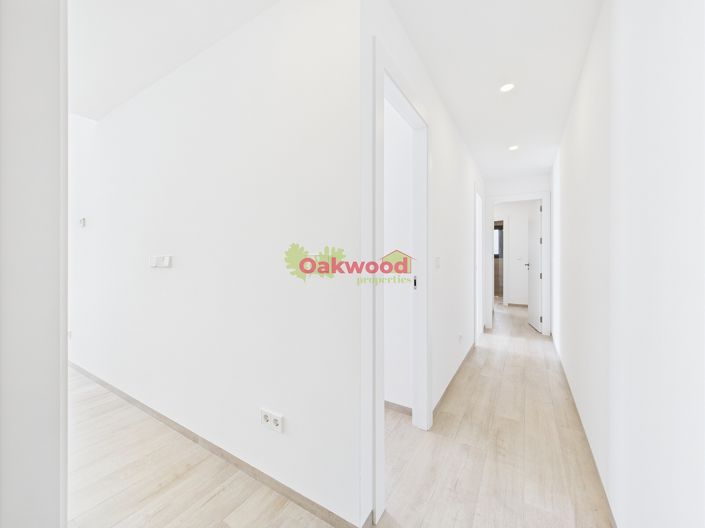 Image No.17-3 Bed Property for sale