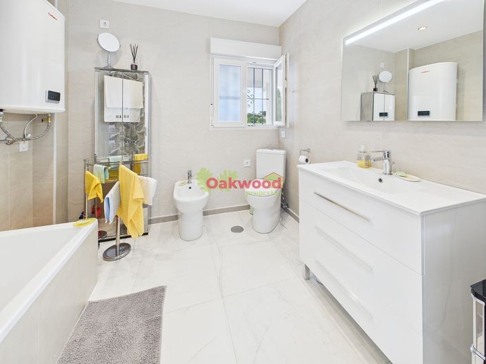 Image No.10-6 Bed Villa for sale