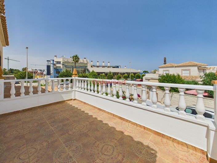 Image No.23-3 Bed Property for sale