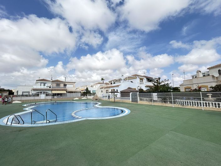 Image No.24-3 Bed Property for sale