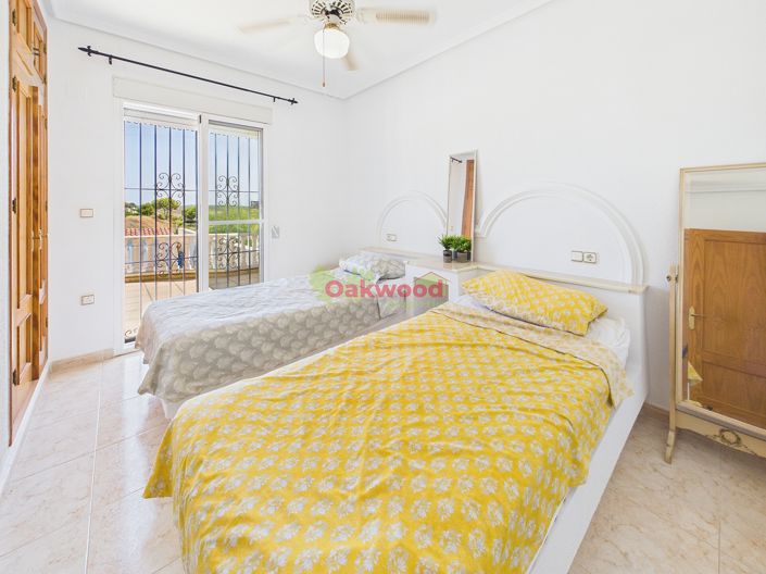 Image No.18-3 Bed Townhouse for sale