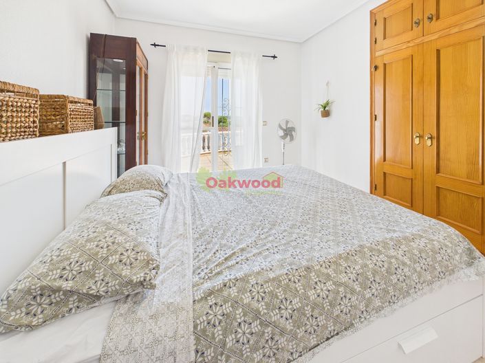 Image No.20-3 Bed Townhouse for sale