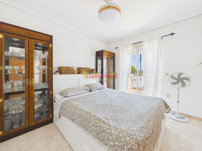 Image No.21-3 Bed Townhouse for sale