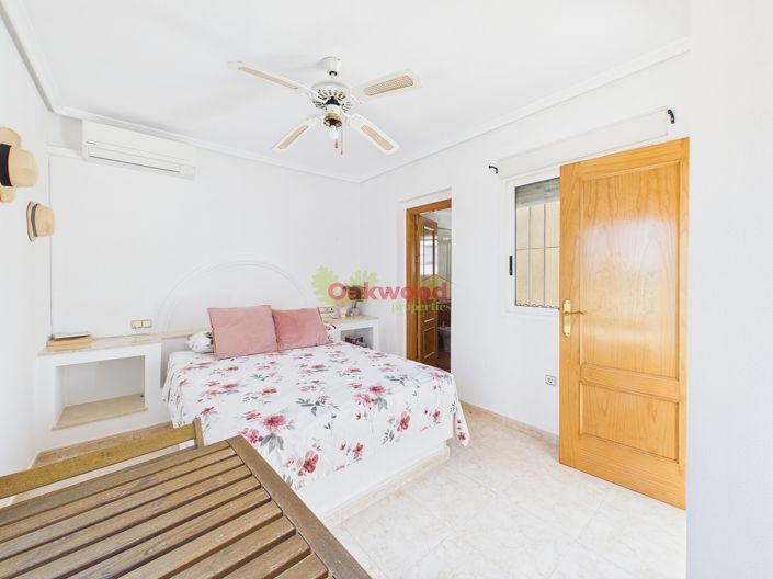 Image No.27-3 Bed Townhouse for sale