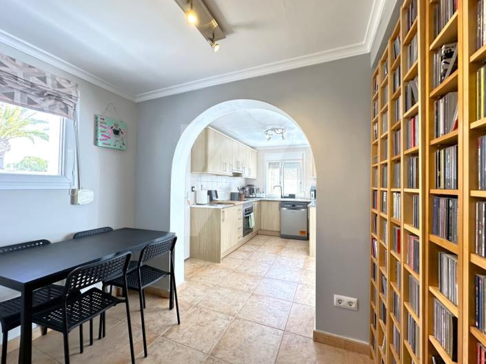 Image No.3-4 Bed Villa / Detached for sale