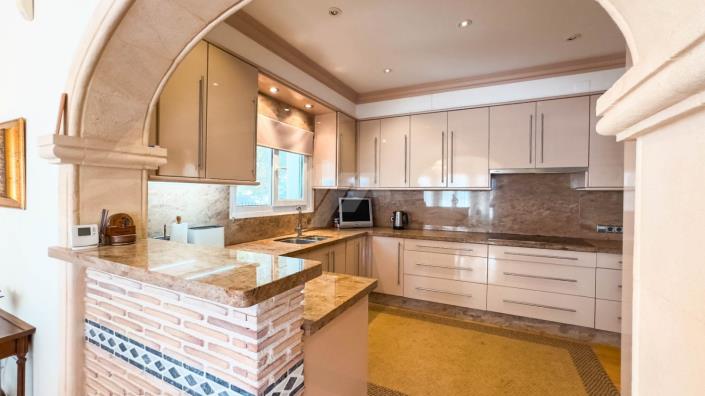 Image No.15-6 Bed Villa / Detached for sale