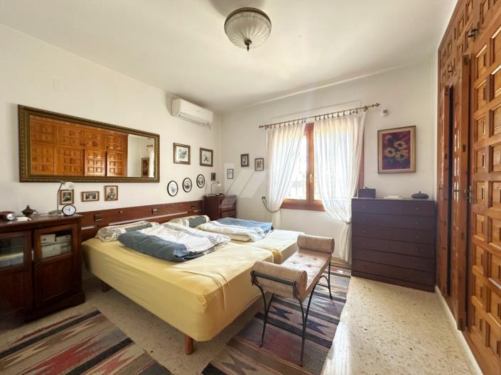 Image No.11-3 Bed Villa / Detached for sale