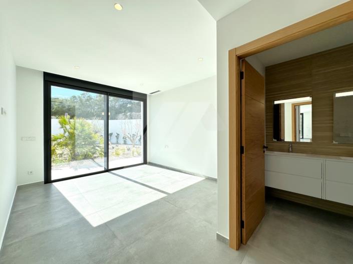 Image No.5-4 Bed Villa / Detached for sale